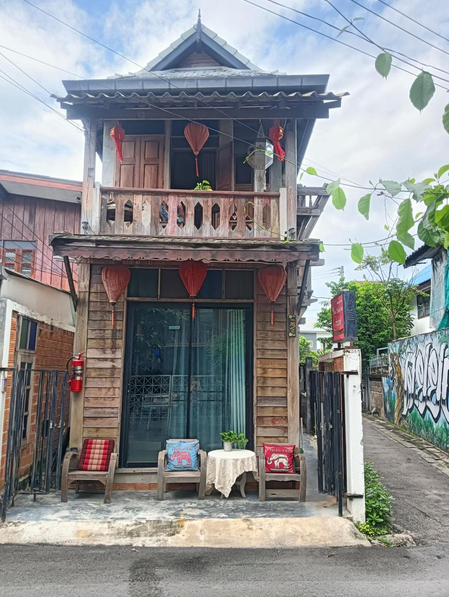 Huen Chiang Man Hostel Chiang Mai Exterior foto